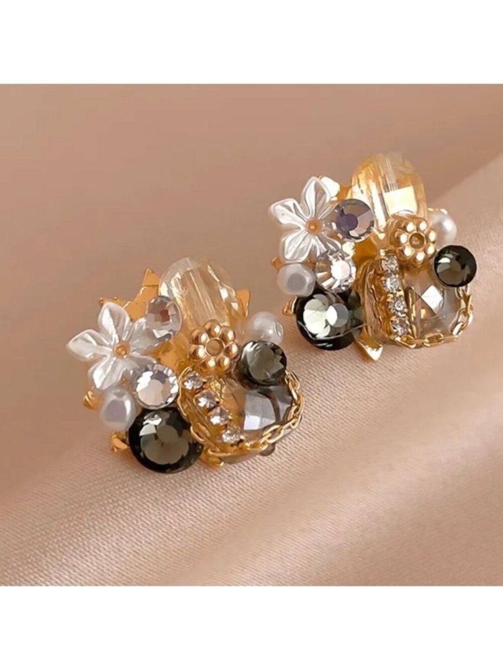 Minimalist stud earrings A108